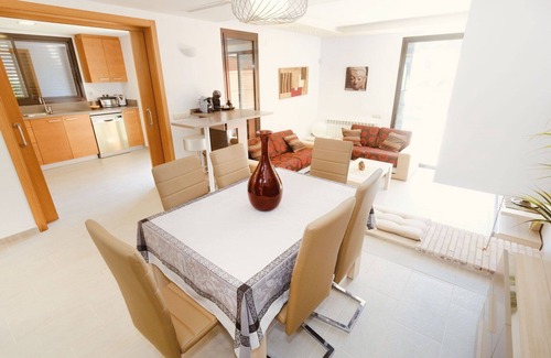 Bonmont Terres Noves Villa | Maravillosa casa de vacaciones privada con piscina privada, WIFI, A/C, TV, patio y aparcamiento