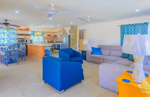 Isla Mujeres Casa | Hermosa casa de 2 habitaciones con piscina privada y amplio estacionamiento. estacionamiento.