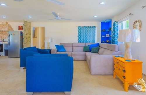Isla Mujeres Casa | Hermosa casa de 2 habitaciones con piscina privada y amplio estacionamiento. estacionamiento.