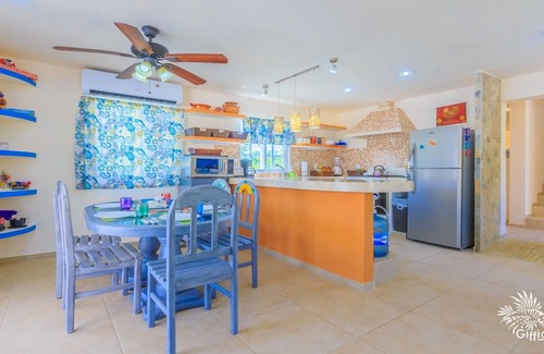Isla Mujeres Casa | Hermosa casa de 2 habitaciones con piscina privada y amplio estacionamiento. estacionamiento.