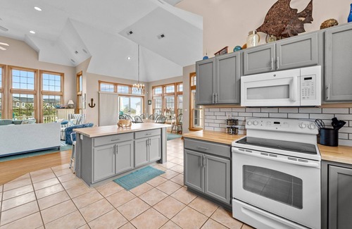 Pine Island Casa | Beautiful Private Home with Amenities and Walkway Next Door