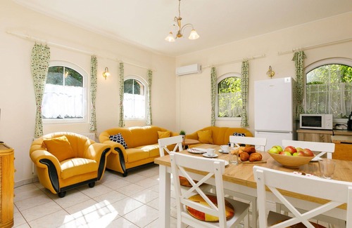 Balatonoszod Casa | Preciosa casa de vacaciones para 5 personas con A/C, WIFI, TV y terraza