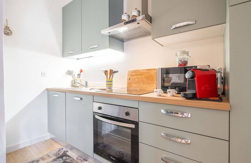 Notteri Villa | Maravillosa casa de vacaciones privada con A/C, TV, patio, mascotas permitida y aparcamiento