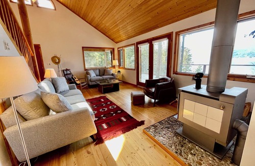 Riondel Casa | Beautiful Private Lakefront Home