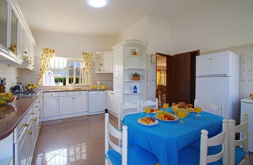 Mem Moniz Casa | Maravillosa casa de vacaciones privada con WIFI, piscina privada, A/C, TV, terraza y aparcamiento