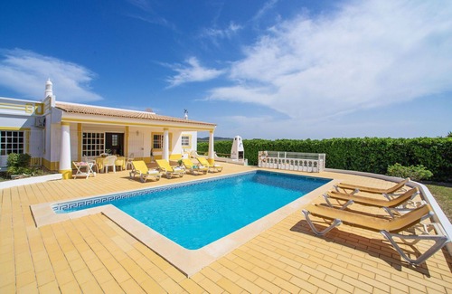 Mem Moniz Casa | Maravillosa casa de vacaciones privada con WIFI, piscina privada, A/C, TV, terraza y aparcamiento