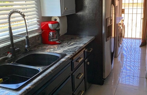 Los Angeles Casa | Beautiful private residence in quiet neighborhood. 5 mins. from SoFi Stadium
