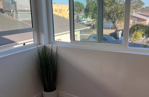 Los Angeles Apartamento | Beautiful private upstairs studio close to USC, LAX, SOFI, BMO