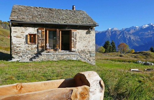 Acquarossa Casa | Preciosa casa de vacaciones privada con WIFI, TV, terraza, mascotas permitida y aparcamiento
