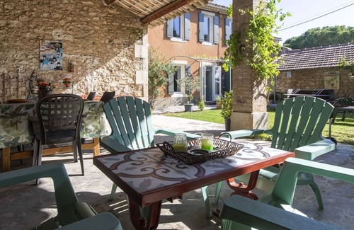Oppede Casa | Maravillosa casa de vacaciones privada para 4 personas con TV, patio y aparcamiento