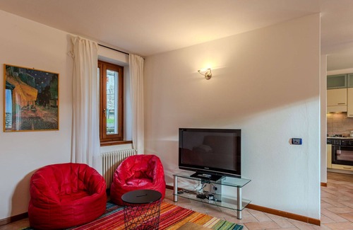 Valsolda Casa | Maravillosa casa de vacaciones privada con WIFI, TV, terraza, mascotas permitida y aparcamiento