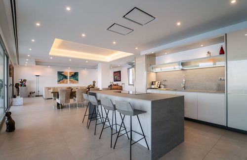 Manilva Villa | Estupenda casa de vacaciones privada con WIFI, A/C, piscina privada, TV, terraza, aparcamiento