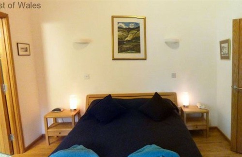 Llandovery Villa | Maravillosa casa de vacaciones privada con WIFI, TV, patio, vista panorámica y aparcamiento