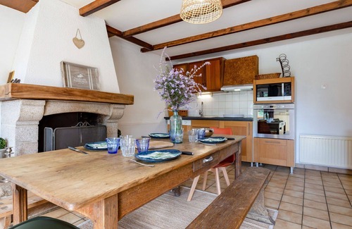Surville Casa | Estupenda casa de vacaciones privada para 4 personas con WIFI, TV, mascotas permitida y aparcamiento
