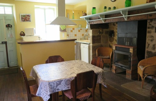 Teyssieu Villa | Casa de vacaciones privada con WIFI, piscina privada, TV, terraza, mascotas permitida, aparcamiento