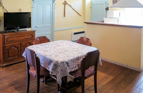 Teyssieu Villa | Casa de vacaciones privada con WIFI, piscina privada, TV, terraza, mascotas permitida, aparcamiento