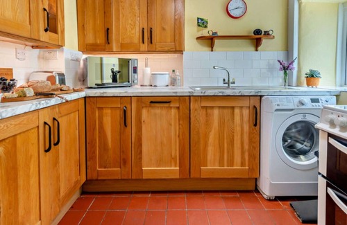 Llangeler Casa | Preciosa casa de vacaciones privada para 3 personas con TV, patio, mascotas permitida y aparcamiento