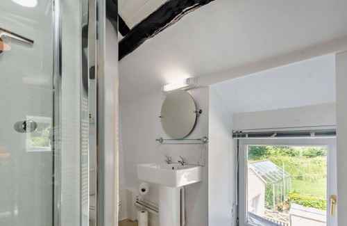 Llangeler Casa | Preciosa casa de vacaciones privada para 3 personas con TV, patio, mascotas permitida y aparcamiento