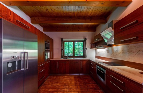 Clunek Casa | Maravillosa casa de vacaciones privada con WIFI, TV, patio, mascotas permitida y aparcamiento