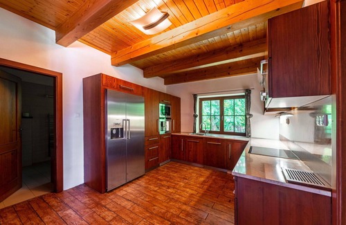 Clunek Casa | Maravillosa casa de vacaciones privada con WIFI, TV, patio, mascotas permitida y aparcamiento