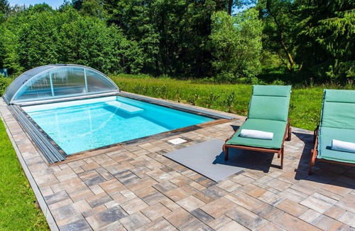 Clunek Casa | Maravillosa casa de vacaciones privada con WIFI, TV, patio, mascotas permitida y aparcamiento