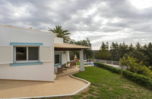Alcalar Villa | Preciosa casa de vacaciones privada con piscina privada, WIFI, A/C, TV, patio y aparcamiento