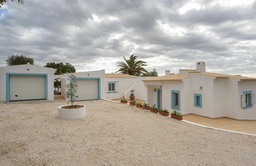 Alcalar Villa | Preciosa casa de vacaciones privada con piscina privada, WIFI, A/C, TV, patio y aparcamiento