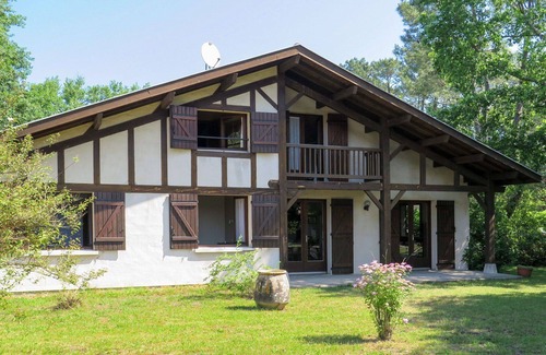 Uza Villa | Preciosa casa de vacaciones privada con WIFI, TV, terraza, mascotas permitida y aparcamiento