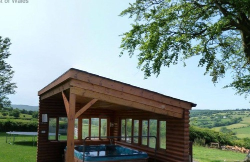 Brecon Casa | Maravillosa casa de vacaciones privada para 10 personas con WIFI, TV, patio y aparcamiento