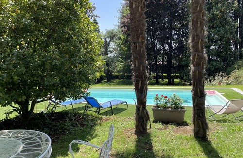 Sirtori Villa | Casa de vacaciones privada con WIFI, jacuzzi, piscina privada, TV, patio, aparcamiento