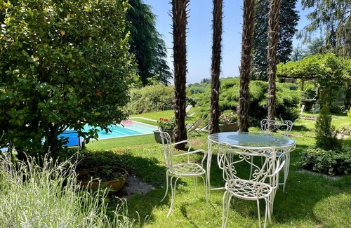 Sirtori Villa | Casa de vacaciones privada con WIFI, jacuzzi, piscina privada, TV, patio, aparcamiento
