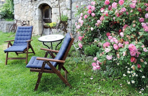 Grimacco Casa | Maravillosa casa de vacaciones privada con WIFI, patio, vista panorámica y aparcamiento