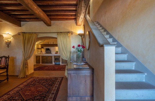 Dicomano Villa | Casa de vacaciones privada con piscina privada, A/C, jacuzzi, WIFI, TV, patio