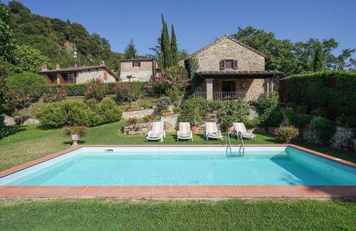 Dicomano Villa | Casa de vacaciones privada con piscina privada, A/C, WIFI, TV, patio, vista panorámica