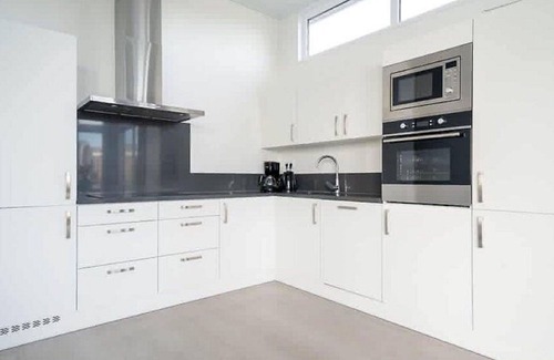 Linden Casa | Estupenda casa de vacaciones privada para 8 personas con WIFI, TV, terraza y aparcamiento