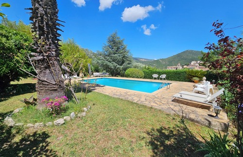 Le Revest-les-Eaux Villa | Villa con piscina, cerca de la playa, para 9 personas, 5 dormitorios