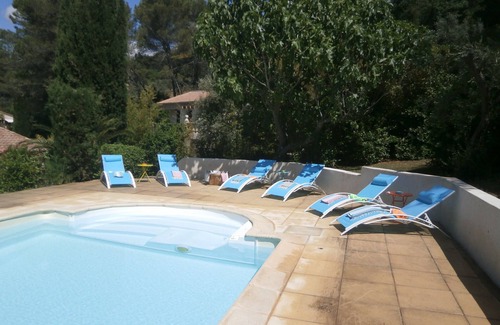 Draguignan Villa | Hermosa propiedad en zona privada con piscina cubierta y al aire libre