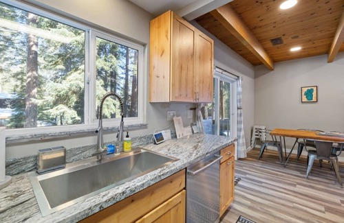 Truckee Casa | Beautiful Prosser Estates House Hot Tub!