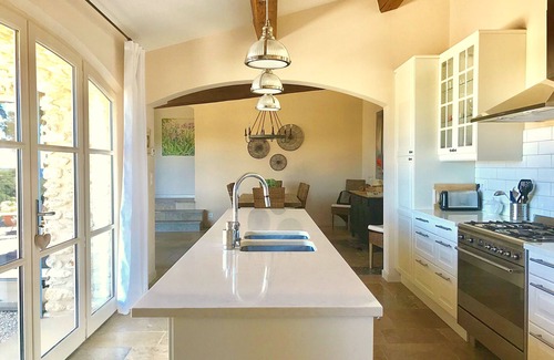Lourmarin Villa | Hermosa casa provenzal con piscina, vistas y aire acondicionado