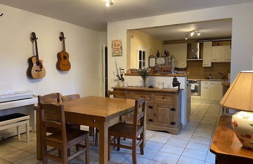 Privas Villa | Muy bonita propiedad tranquila con piscina, aire acondicionado anexo de piedra, huerto