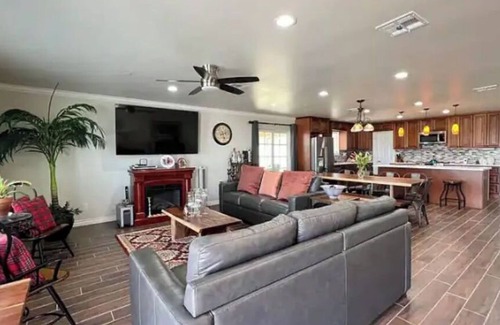 California City Casa | Beautiful quiet luxurious home with an amazing Desert view.
