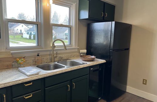 Erie Casa | Beautiful Ranch style house across from Mercyhurst University