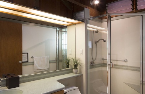 Waialae Iki Ridge Apartamento | Precioso apartamento en suite principal de secuoya, tranquilo, cerca de todo