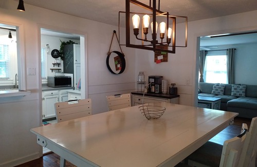 McMinnville Casa | Beautiful Remodel on the River!