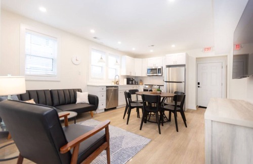 Cape May - Wildwood Apartamento | Beautiful remodeled 3 bdr condo 200 ft from beach