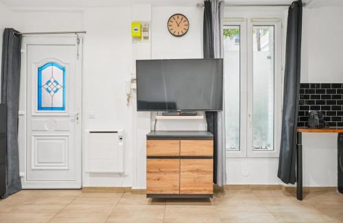 Levallois-Perret Apartamento | Beautiful renovated studio metro