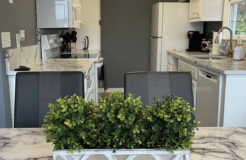 New Fairfield Casa | Beautiful Renovated Direct Waterfront Candlewood Lake Home~Views~Weekly Discount