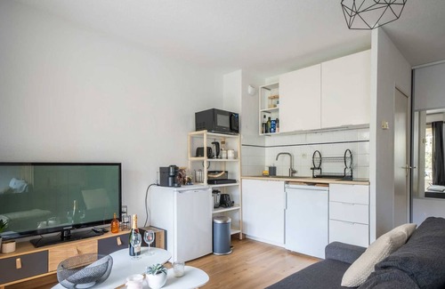 Antigone Apartamento | Beautiful renovated apartment with a balcony
