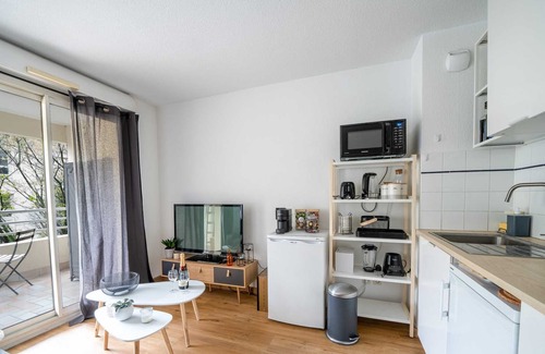 Antigone Apartamento | Beautiful renovated apartment with a balcony