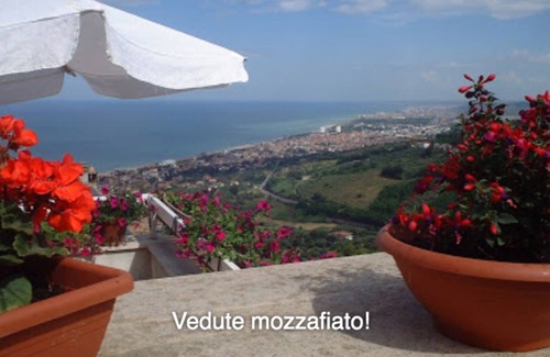 Silvi Paese Casa | Hermosa casa renovada con impresionante terraza Vistas